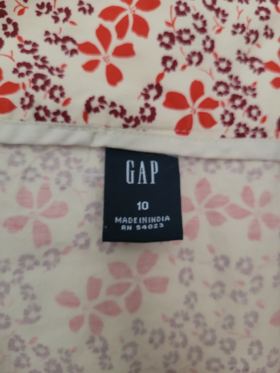 Cream Mini Skirt with Red Floral Pattern - GAP - Size 10 - Picture 4 of 4